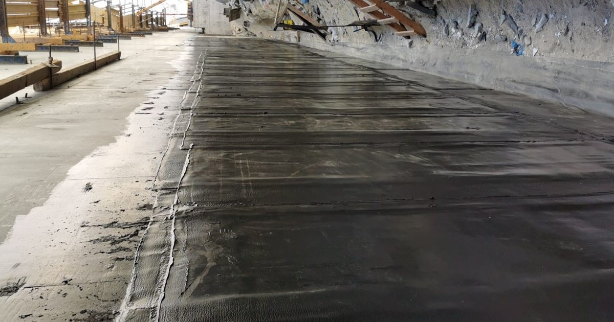 دهان عازل مائي للأسطح